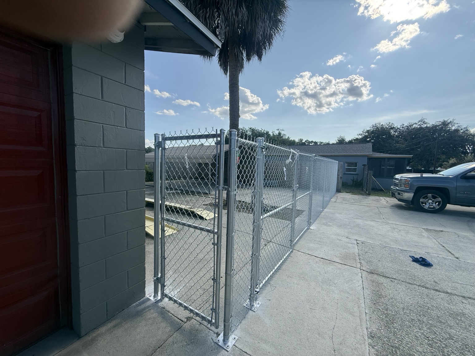Surface-Mount Chain-Link